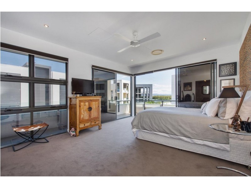 Villa 10 Salacia Drive, Paradise Point QLD 4216