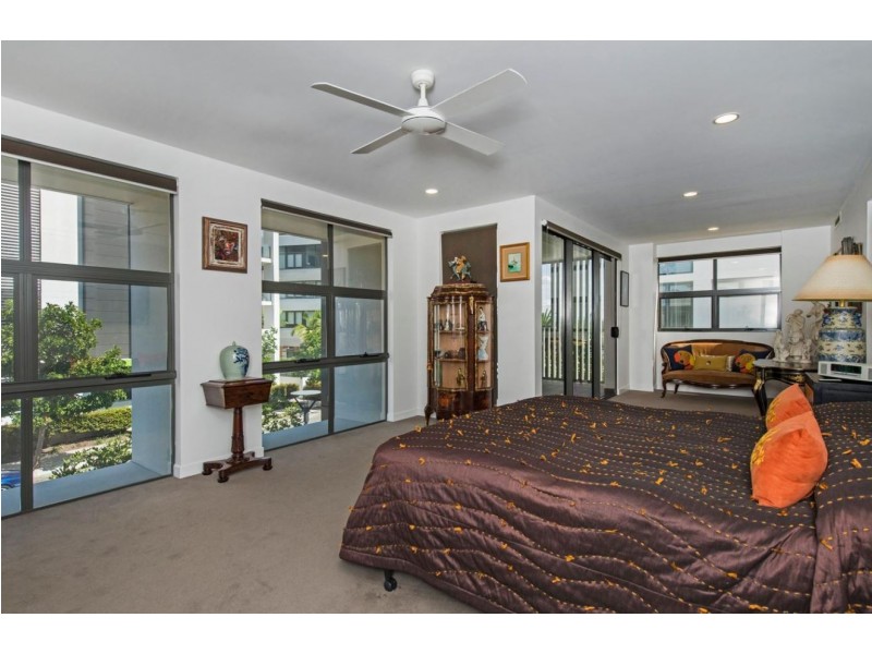 Villa 10 Salacia Drive, Paradise Point QLD 4216