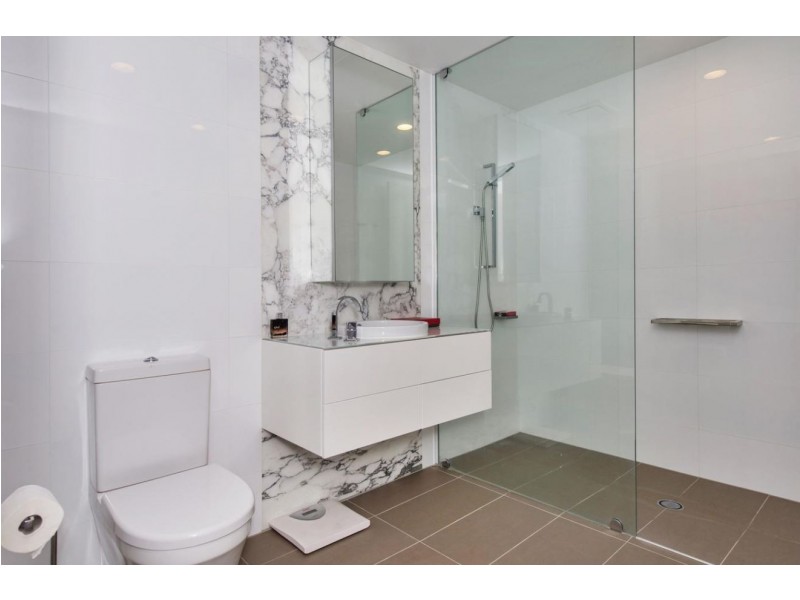 Villa 10 Salacia Drive, Paradise Point QLD 4216