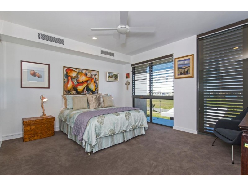 Villa 10 Salacia Drive, Paradise Point QLD 4216