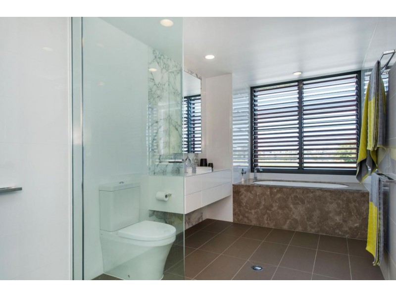Villa 10 Salacia Drive, Paradise Point QLD 4216