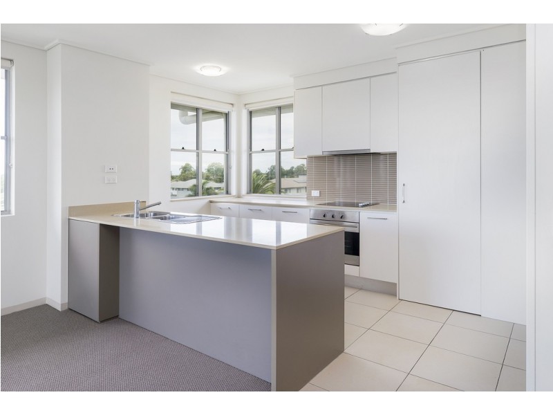 137/64 Sickle Avenue, Hope Island QLD 4212