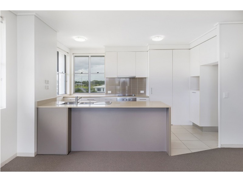 137/64 Sickle Avenue, Hope Island QLD 4212