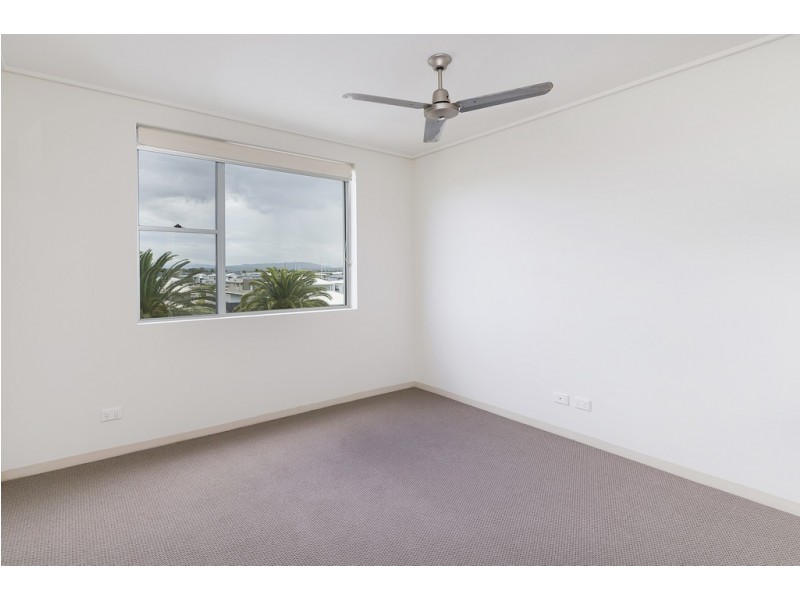 137/64 Sickle Avenue, Hope Island QLD 4212