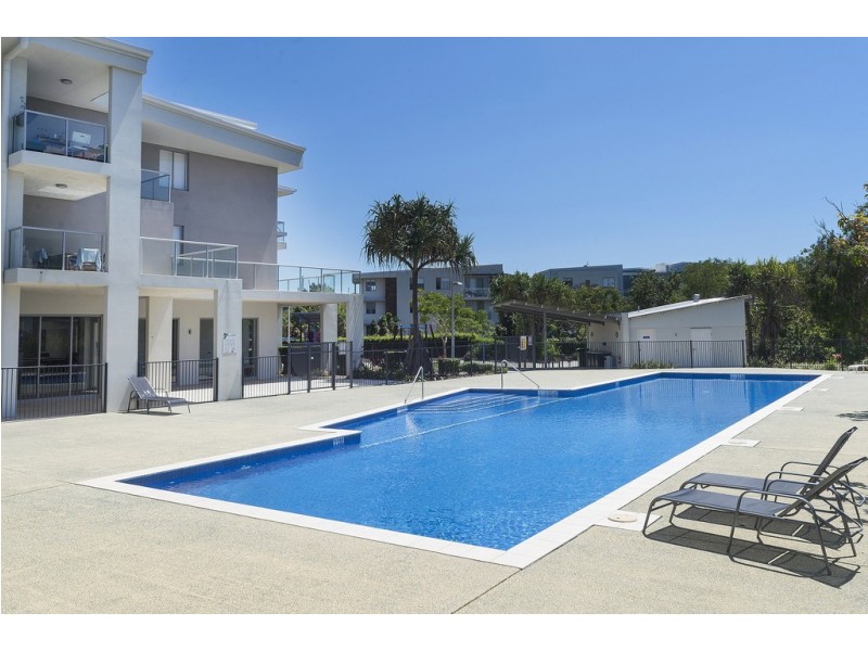 137/64 Sickle Avenue, Hope Island QLD 4212