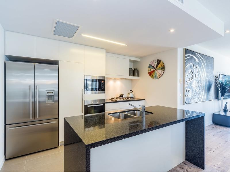 2304/1 Marina Promenade, Paradise Point QLD 4216