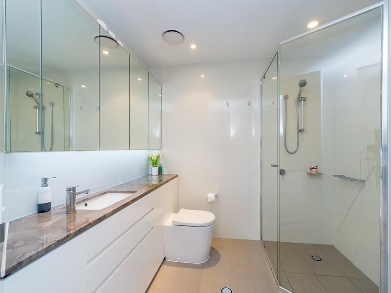 2304/1 Marina Promenade, Paradise Point QLD 4216