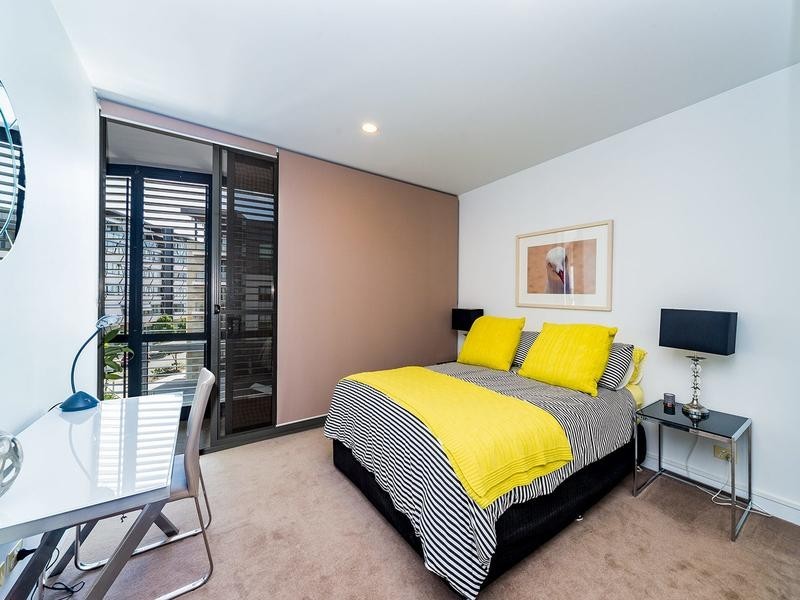 2304/1 Marina Promenade, Paradise Point QLD 4216
