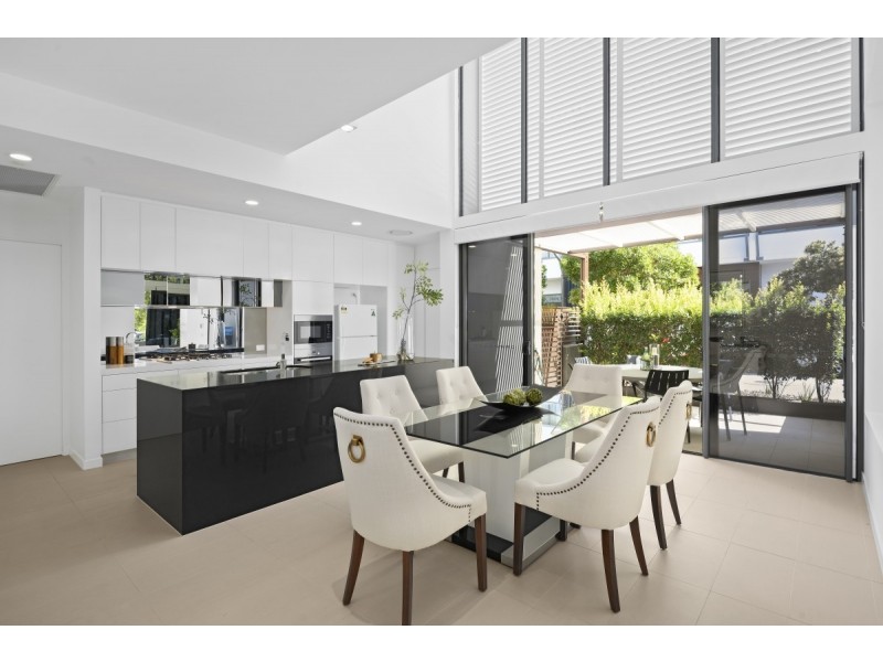 22 River Vista Way, Paradise Point QLD 4216