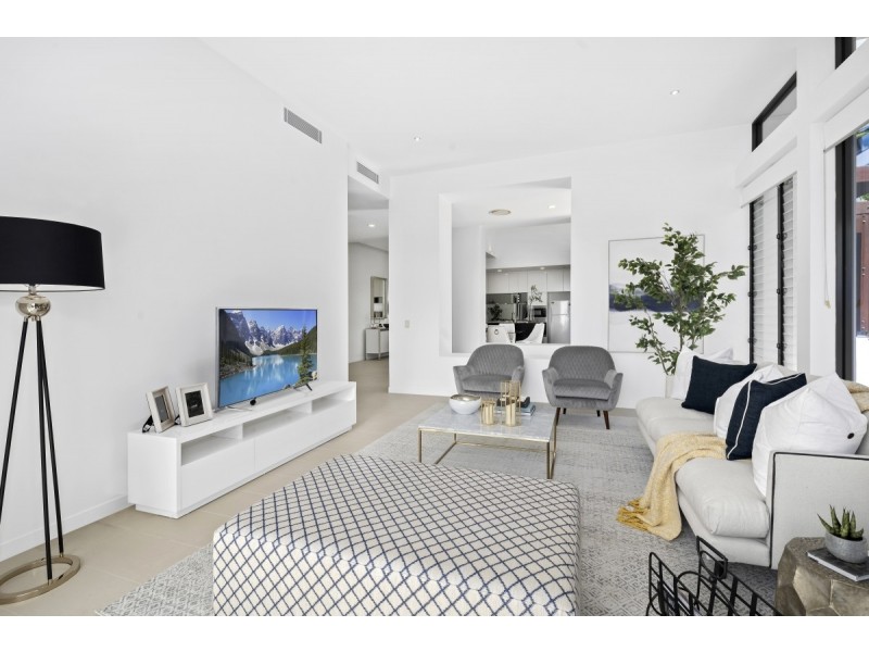 22 River Vista Way, Paradise Point QLD 4216