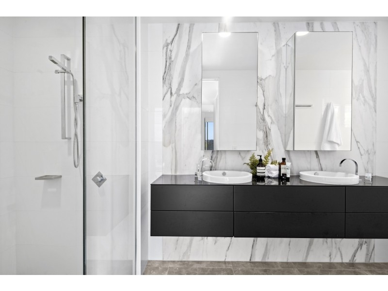 22 River Vista Way, Paradise Point QLD 4216