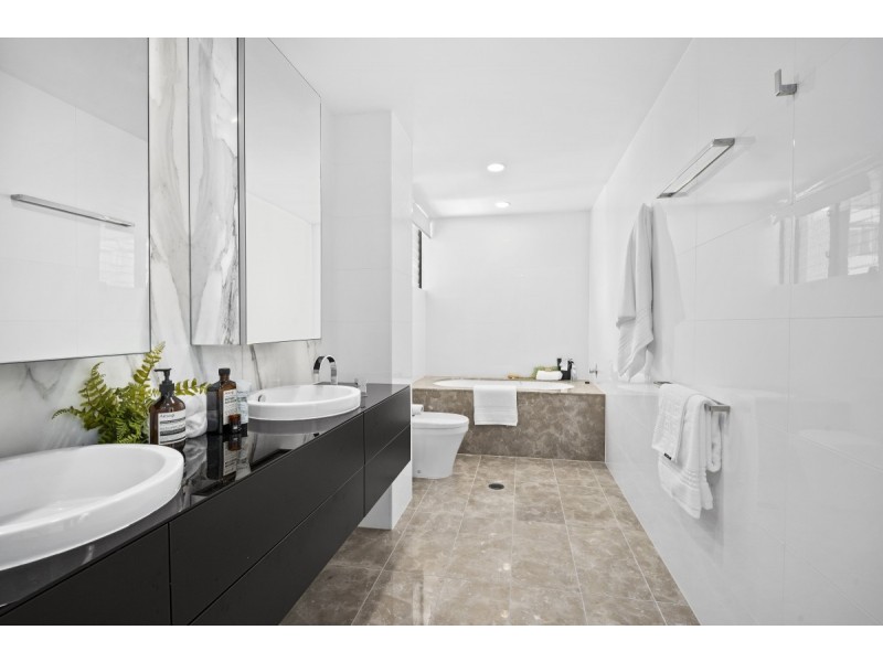 22 River Vista Way, Paradise Point QLD 4216