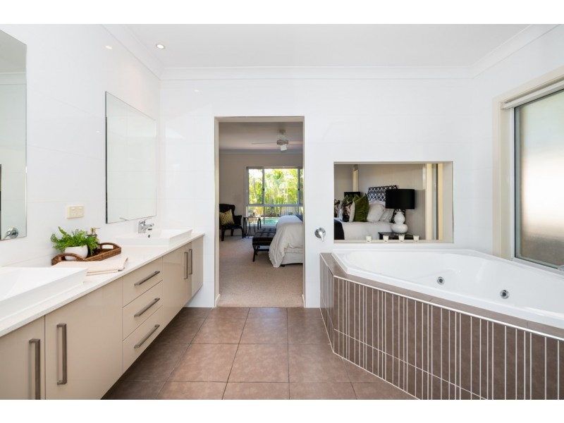 29 Rhodium Crescent, Hope Island QLD 4212