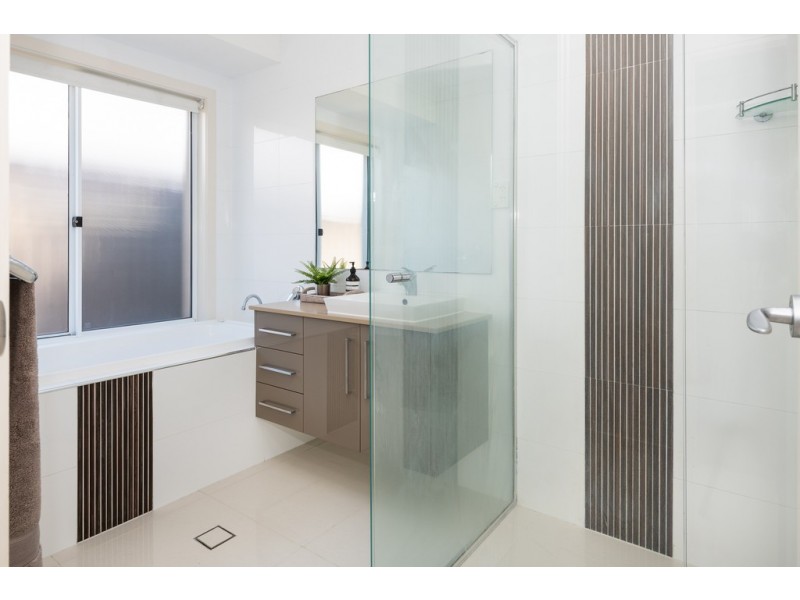 29 Rhodium Crescent, Hope Island QLD 4212