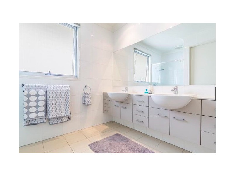 35 Serenity Boulevard, Helensvale QLD 4212