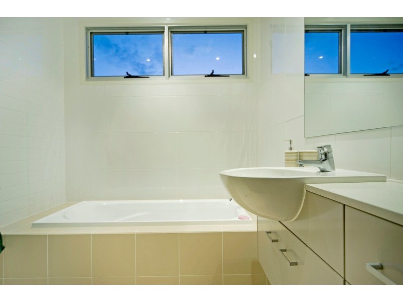 35 Serenity Boulevard, Helensvale QLD 4212