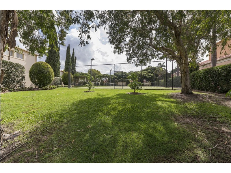 1064 Killymoon Drive, Hope Island QLD 4212