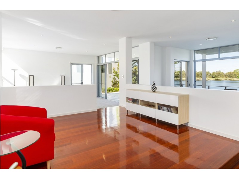 6071 Lugano Drive, Hope Island QLD 4212