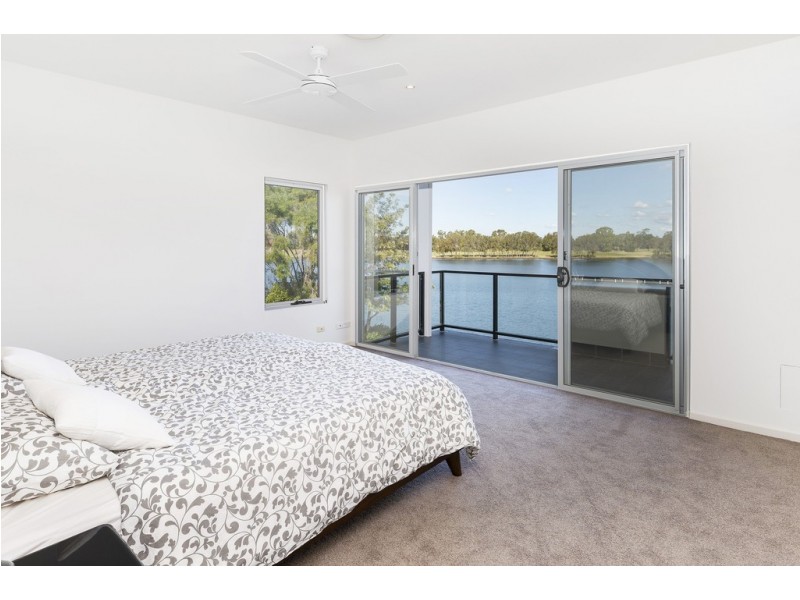 6071 Lugano Drive, Hope Island QLD 4212