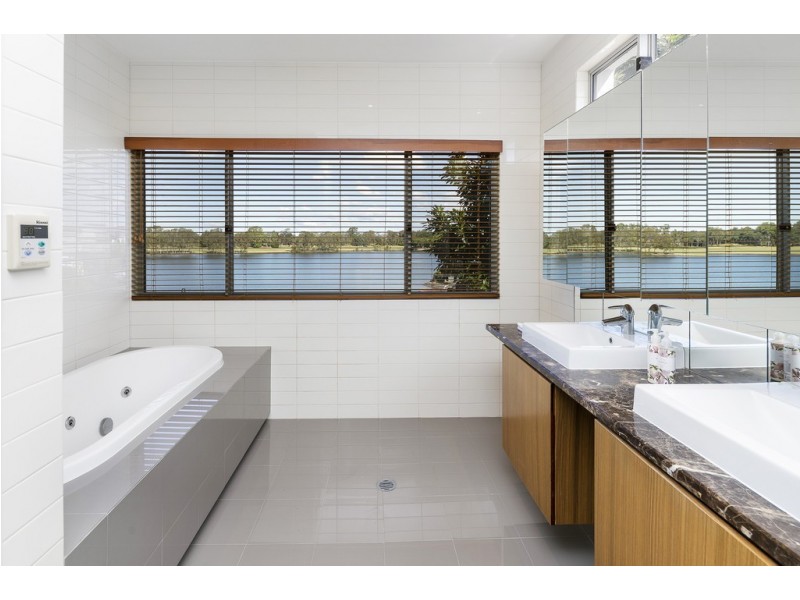 6071 Lugano Drive, Hope Island QLD 4212