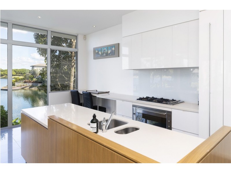 6071 Lugano Drive, Hope Island QLD 4212