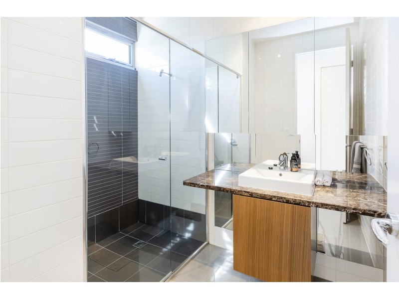 6071 Lugano Drive, Hope Island QLD 4212