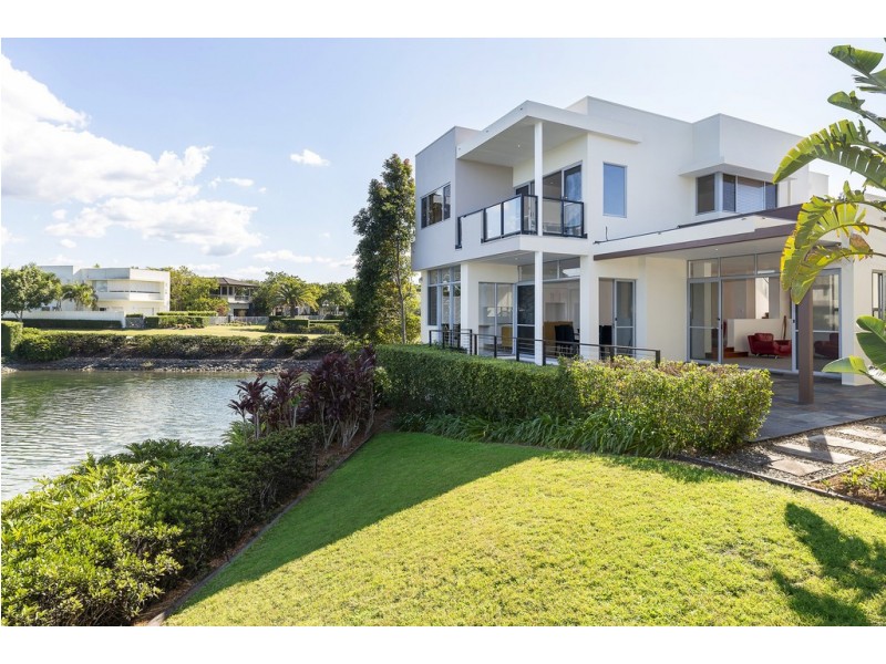 6071 Lugano Drive, Hope Island QLD 4212