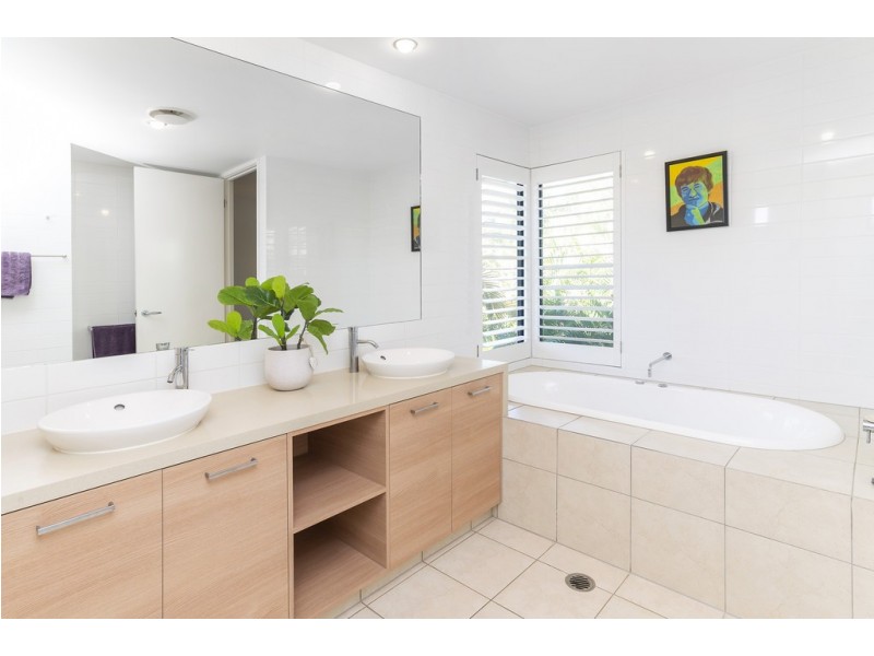 6047 Garda Avenue, Hope Island QLD 4212