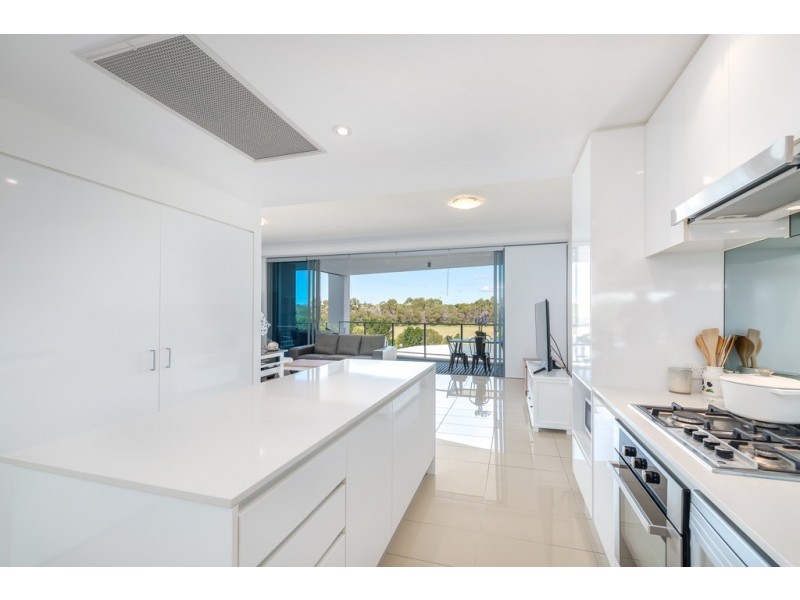 303/15 Compass Drive, Biggera Waters QLD 4216