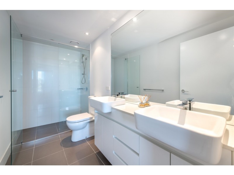 303/15 Compass Drive, Biggera Waters QLD 4216