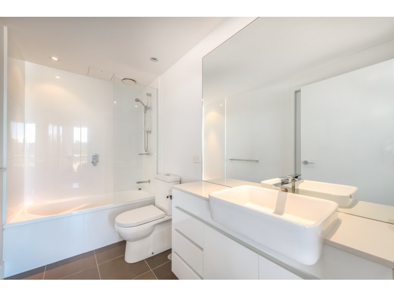 303/15 Compass Drive, Biggera Waters QLD 4216