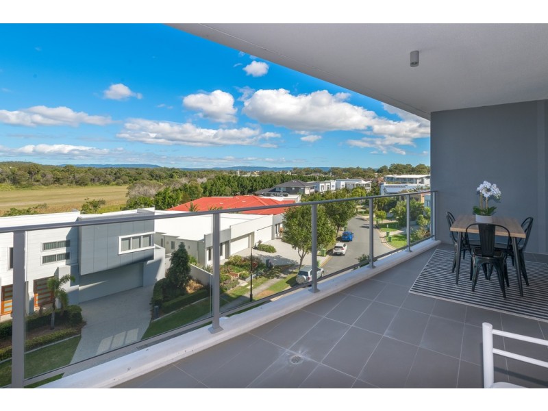 303/15 Compass Drive, Biggera Waters QLD 4216