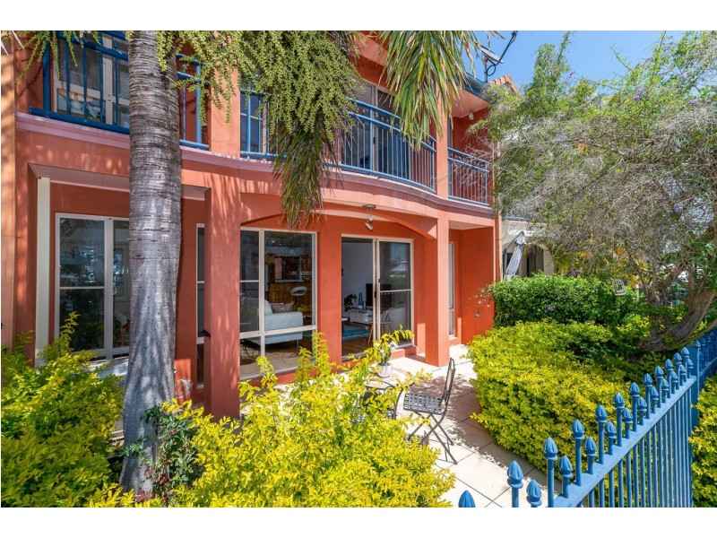 94/56-58 John Lund Drive, Hope Island QLD 4212