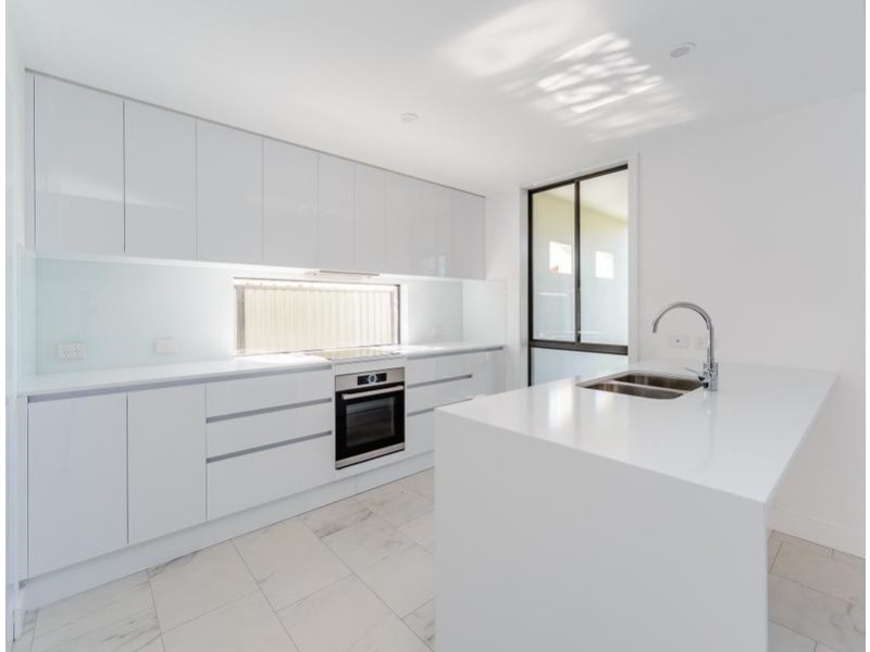 1/117 Bayview Street, Runaway Bay QLD 4216