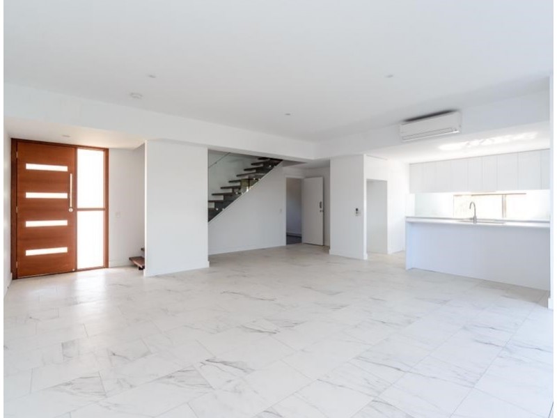 1/117 Bayview Street, Runaway Bay QLD 4216