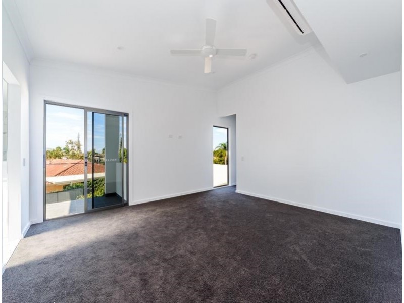 1/117 Bayview Street, Runaway Bay QLD 4216