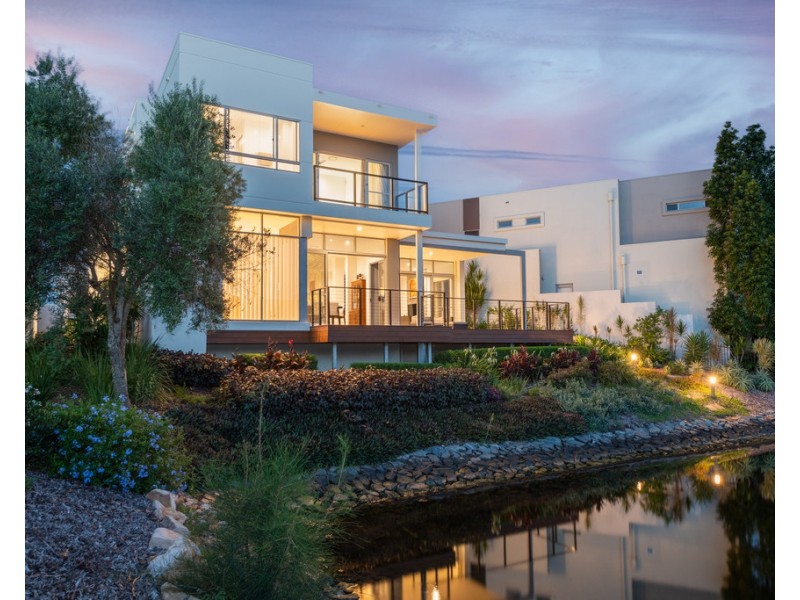 6072 Lugano Drive, Hope Island QLD 4212