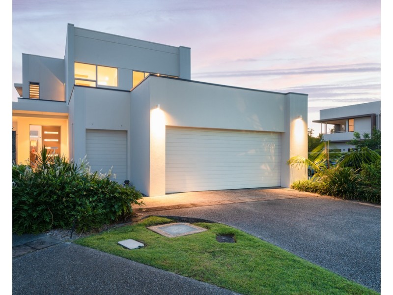 6072 Lugano Drive, Hope Island QLD 4212