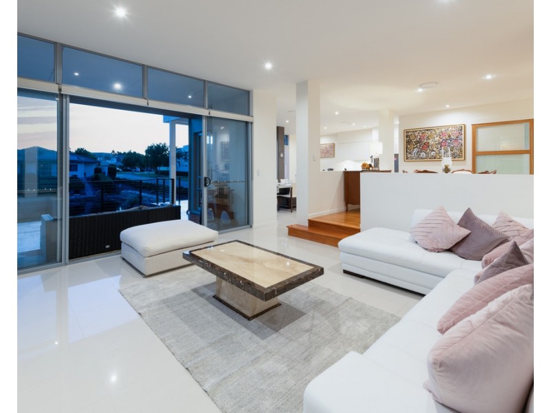 6072 Lugano Drive, Hope Island QLD 4212