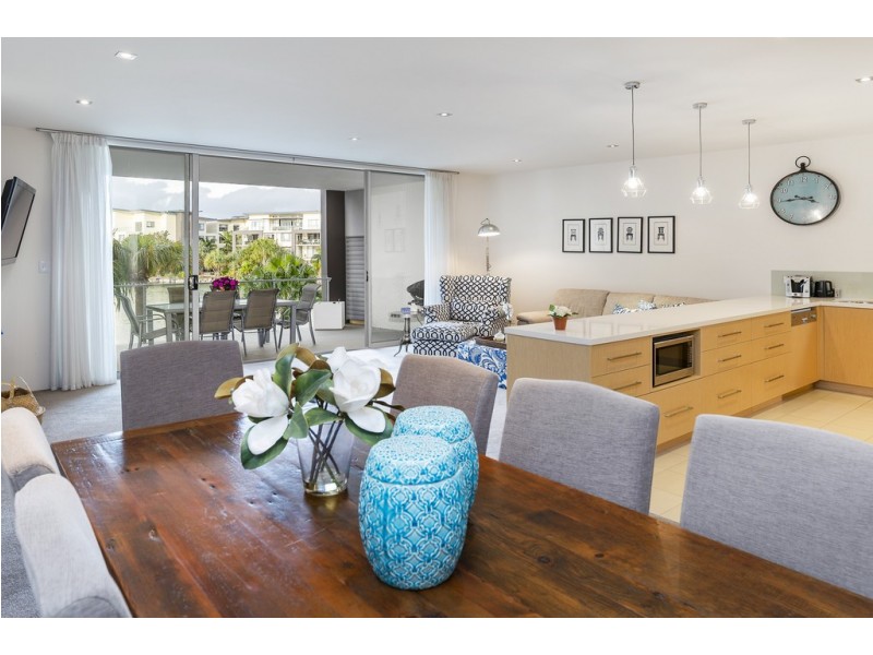 322/3-5 Pendraat Parade, Hope Island QLD 4212