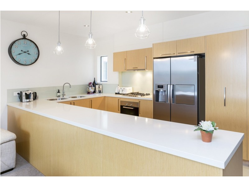 322/3-5 Pendraat Parade, Hope Island QLD 4212