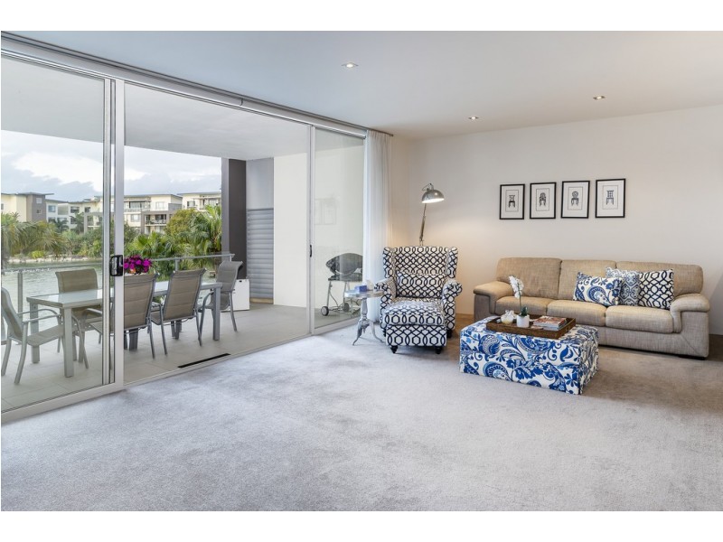 322/3-5 Pendraat Parade, Hope Island QLD 4212