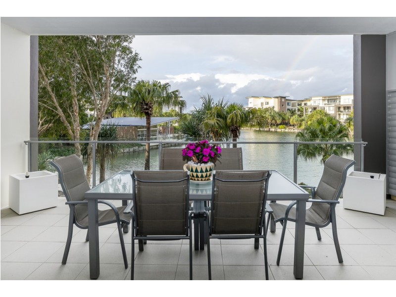 322/3-5 Pendraat Parade, Hope Island QLD 4212