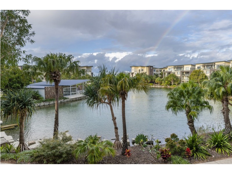 322/3-5 Pendraat Parade, Hope Island QLD 4212