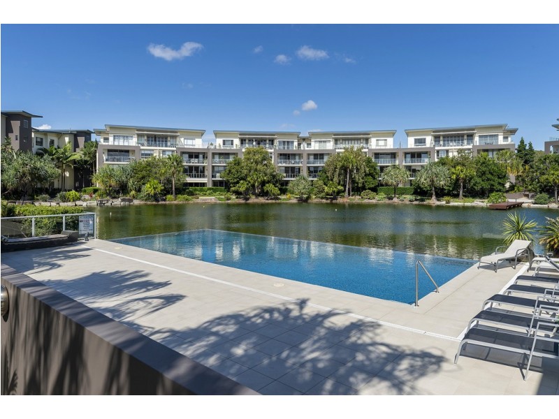 322/3-5 Pendraat Parade, Hope Island QLD 4212