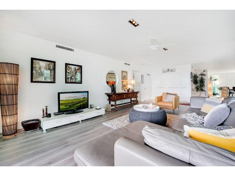 29201/2 Ephraim Island Parade, Paradise Point QLD 4216