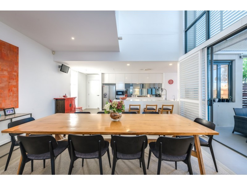 16 River Vista Way, Paradise Point QLD 4216