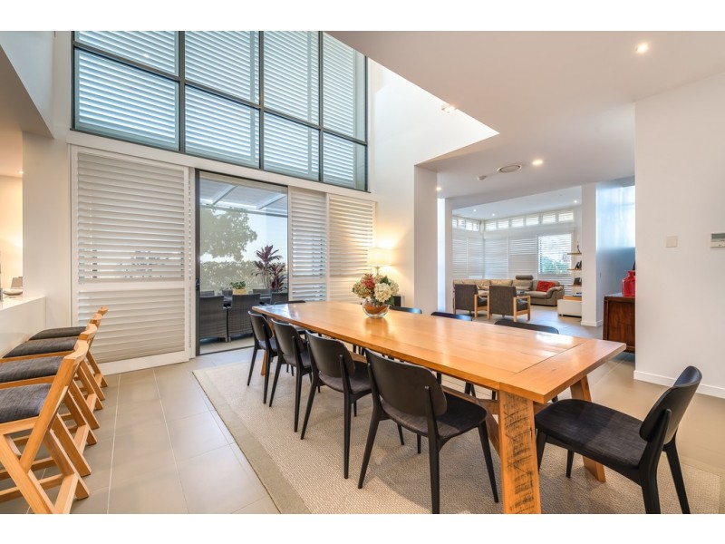 16 River Vista Way, Paradise Point QLD 4216