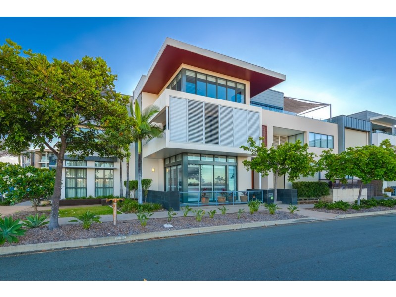 16 River Vista Way, Paradise Point QLD 4216