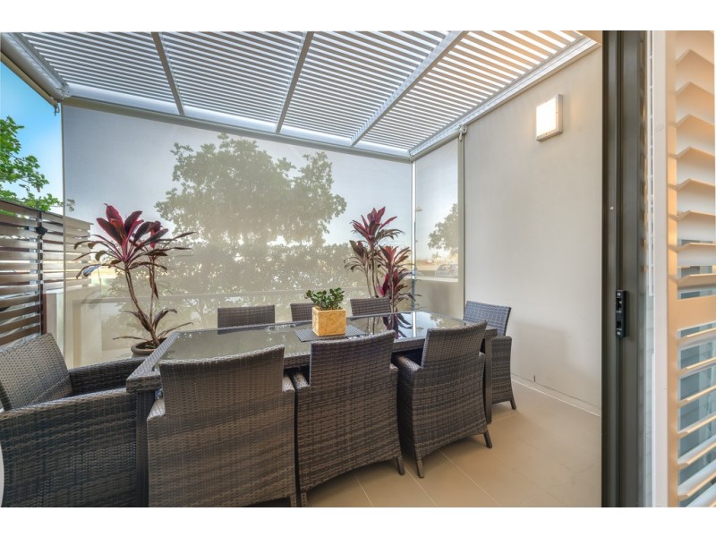 16 River Vista Way, Paradise Point QLD 4216